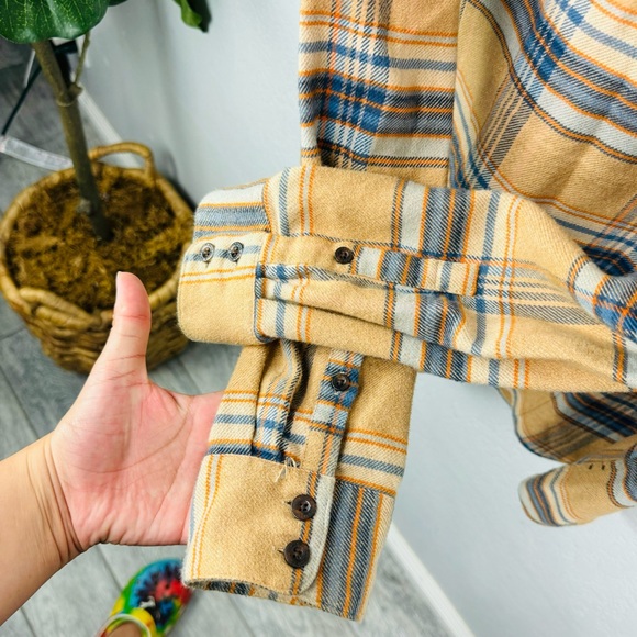 Patagonia Men’s Yellow Blue Plaid Long Sleeve Button Down Shirt - Picture 7 of 7